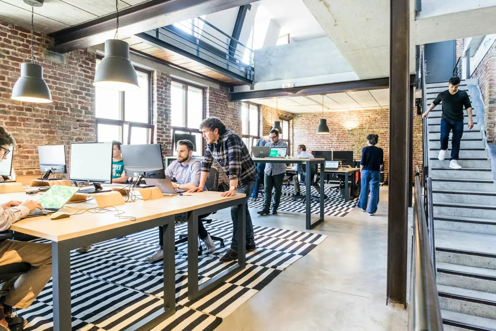 Un plateau de bureaux lumineux